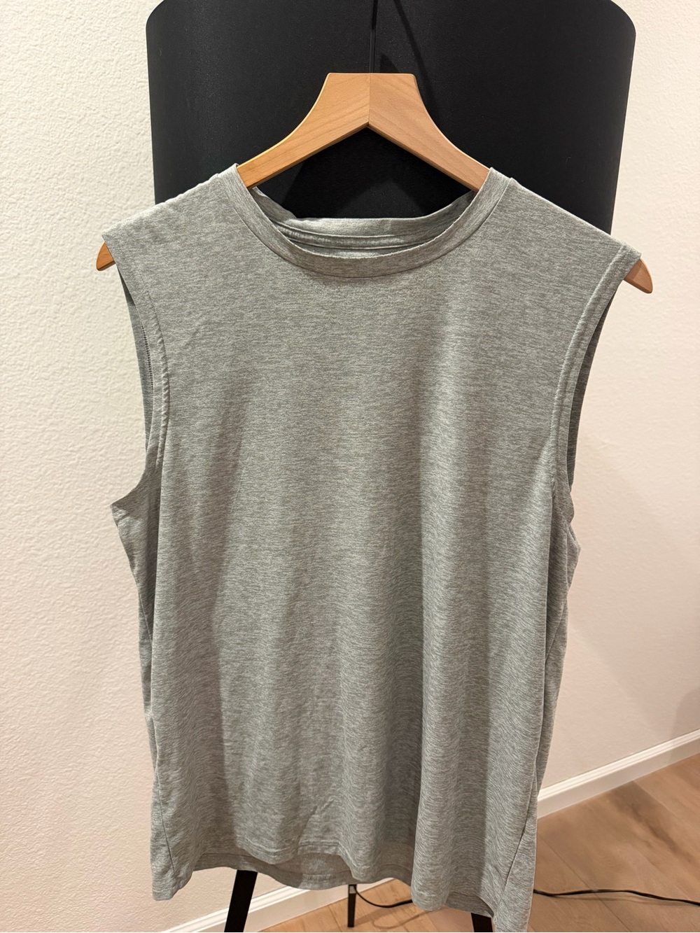 Men’s Beyond Yoga lightweight Tank - medium